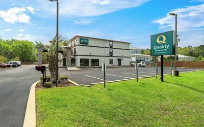 Photo 2 - Quality Inn & Suites Biloxi - Ocean Springs