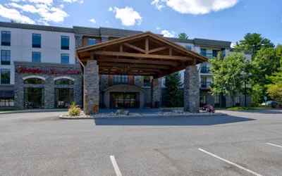 Photo 2 - Hampton Inn & Suites Lake George