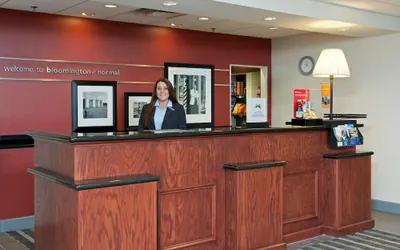 Photo 4 - Hampton Inn & Suites Bloomington - Normal