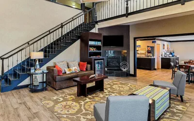 Photo 3 - Best Western Presidential Hotel & Suites