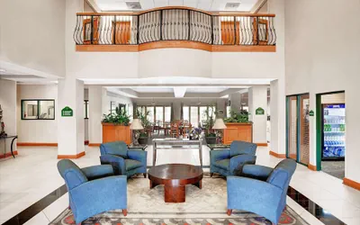 Photo 3 - Wingate by Wyndham Atlanta Airport Fairburn