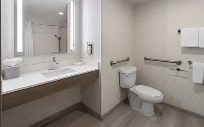 Photo 5 - Holiday Inn Express Hotel & Suites Freeport by IHG