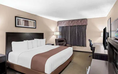 Photo 2 - Heartland Inn & Suites, SureStay Collection by Best Western