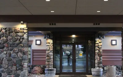 Photo 3 - C'mon Inn Hotel & Suites