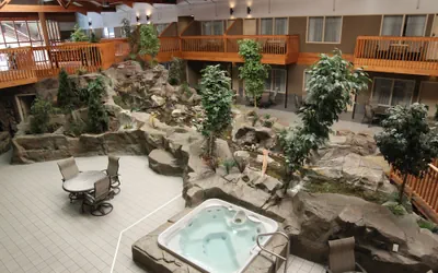 Photo 2 - C'mon Inn Hotel & Suites