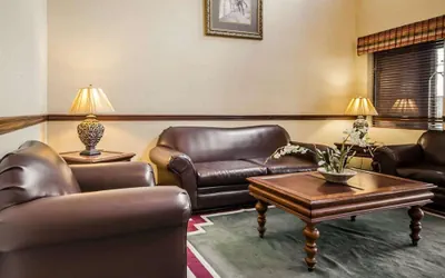 Photo 2 - Quality Suites Jeffersonville - Louisville North