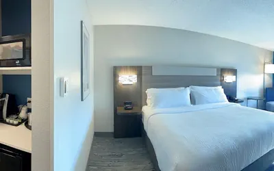 Photo 4 - Holiday Inn Express & Suites Marquette by IHG
