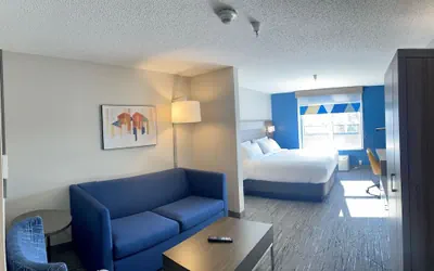 Photo 3 - Holiday Inn Express & Suites Marquette by IHG