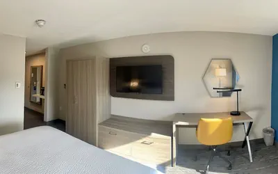 Photo 5 - Holiday Inn Express & Suites Marquette by IHG