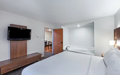 Photo 3 - Holiday Inn Express & Suites Tulsa S Broken Arrow Hwy 51 by IHG