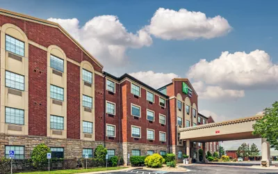 Holiday Inn Express & Suites Tulsa S Broken Arrow Hwy 51 by IHG