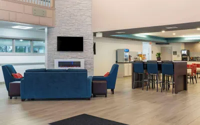 Photo 4 - Comfort Suites Elgin Northwest