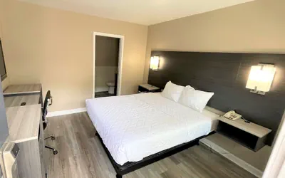 Photo 4 - Shangri La Motel