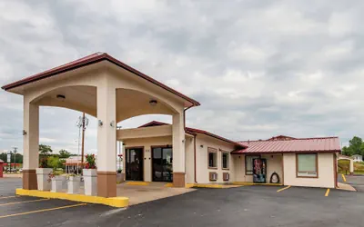 Photo 2 - Red Roof Inn Buffalo, TX