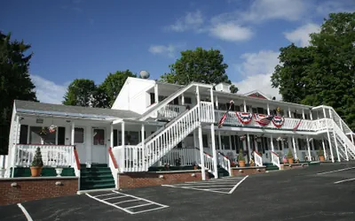 Photo 2 - Bennington Motor Inn