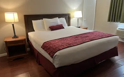 Photo 3 - Hometown Inns North Hills