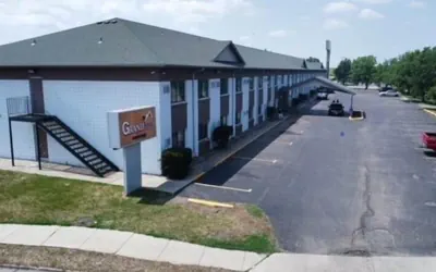 Photo 2 - Grand Inn Fargo