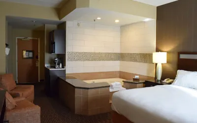 Photo 2 - Holiday Inn Express Hotel & Suites Watertown-Thousand Island by IHG