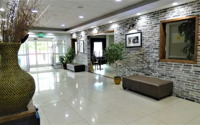 Photo 4 - Days Inn & Suites by Wyndham Savannah North I-95