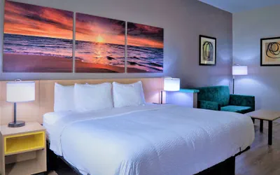 Photo 2 - Days Inn & Suites by Wyndham Savannah North I-95