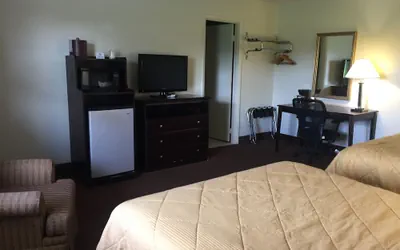 Photo 3 - Budget Inn Farmington