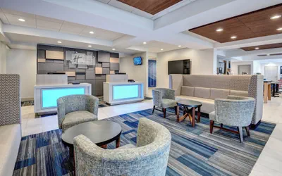 Photo 2 - Holiday Inn Express Woodbridge by IHG