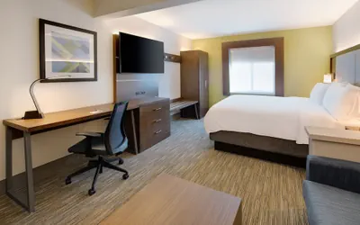 Photo 3 - Holiday Inn Express & Suites Bradley Airport by IHG