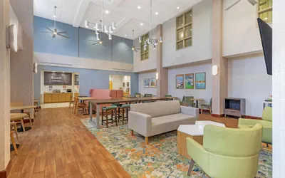 Photo 3 - Hampton Inn & Suites Plymouth