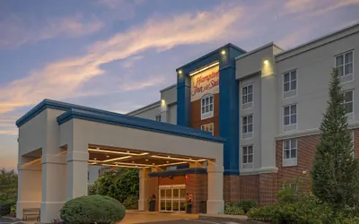 Photo 2 - Hampton Inn & Suites Plymouth
