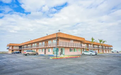 Photo 2 - Economy Inn Buttonwillow Bakersfield I-5