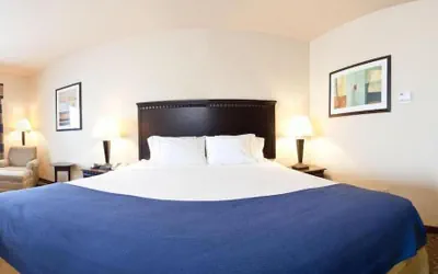 Photo 4 - Holiday Inn Express Delano by IHG