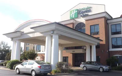 Photo 2 - Holiday Inn Express Hotel & Suites Dyersburg by IHG