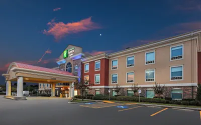Photo 2 - Holiday Inn Express Suites Jasper by IHG