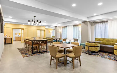 Photo 3 - Hampton Inn & Suites Mansfield-South @ I-71