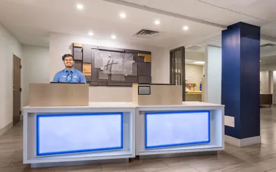 Photo 3 - Holiday Inn Express and Suites - Petersburg - Fort Lee by IHG