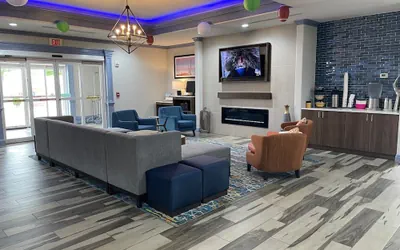 Photo 3 - La Quinta Inn & Suites by Wyndham Oklahoma City - Moore