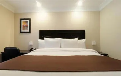 Photo 4 - Raincross Hotel