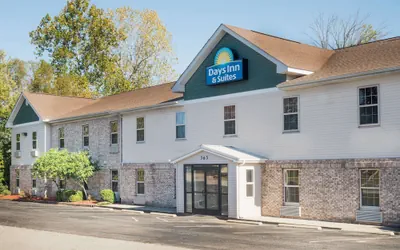 Photo 2 - Days Inn & Suites by Wyndham Sellersburg
