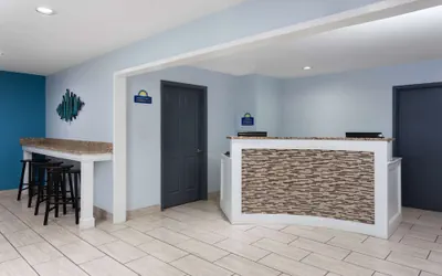 Photo 3 - Days Inn & Suites by Wyndham Sellersburg