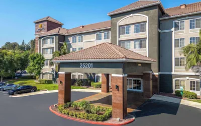 Photo 2 - La Quinta Inn & Suites by Wyndham Santa Clarita - Valencia