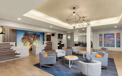 Photo 4 - La Quinta Inn & Suites by Wyndham Santa Clarita - Valencia