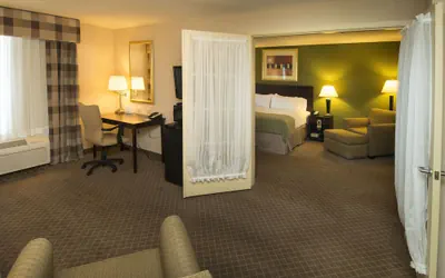 Photo 5 - Holiday Inn Kansas City Airport by IHG