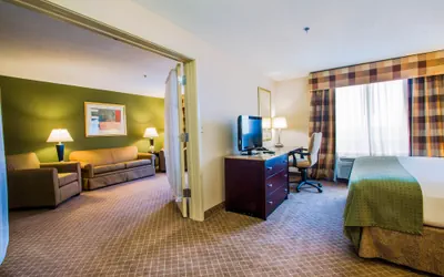 Photo 3 - Holiday Inn Kansas City Airport by IHG