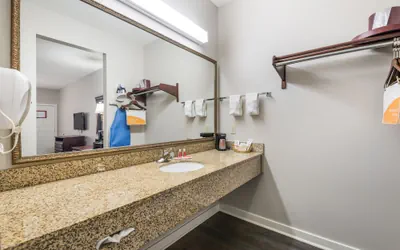 Photo 5 - Bryant Inn & Suites