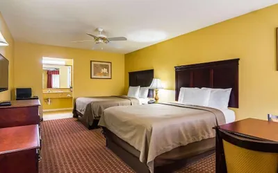 Photo 4 - Bryant Inn & Suites