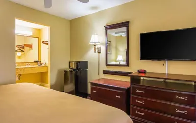 Photo 3 - Bryant Inn & Suites