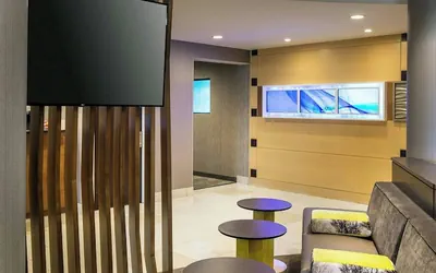 Photo 2 - SpringHill Suites by Marriott Bakersfield