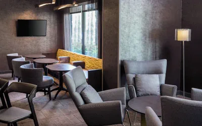 Photo 3 - SpringHill Suites by Marriott Bakersfield
