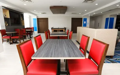 Photo 4 - Holiday Inn Express : Hillsboro I-35 by IHG