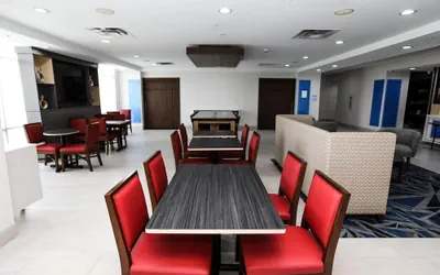 Photo 2 - Holiday Inn Express : Hillsboro I-35 by IHG